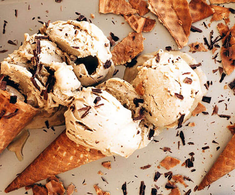 Vegan No-Churn Eggnog Ice Cream